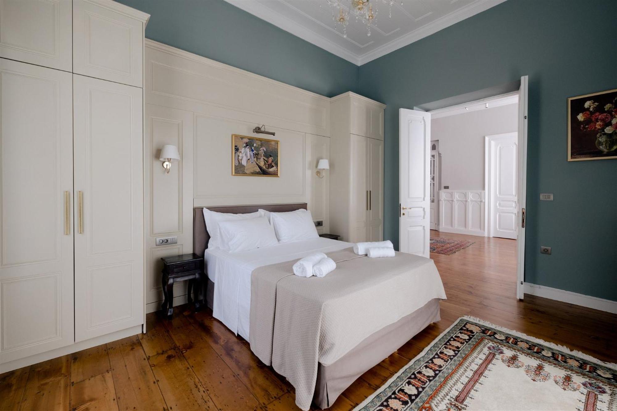Bed & Breakfast Victoria Mansion A Luxurious Neoclassical Experience