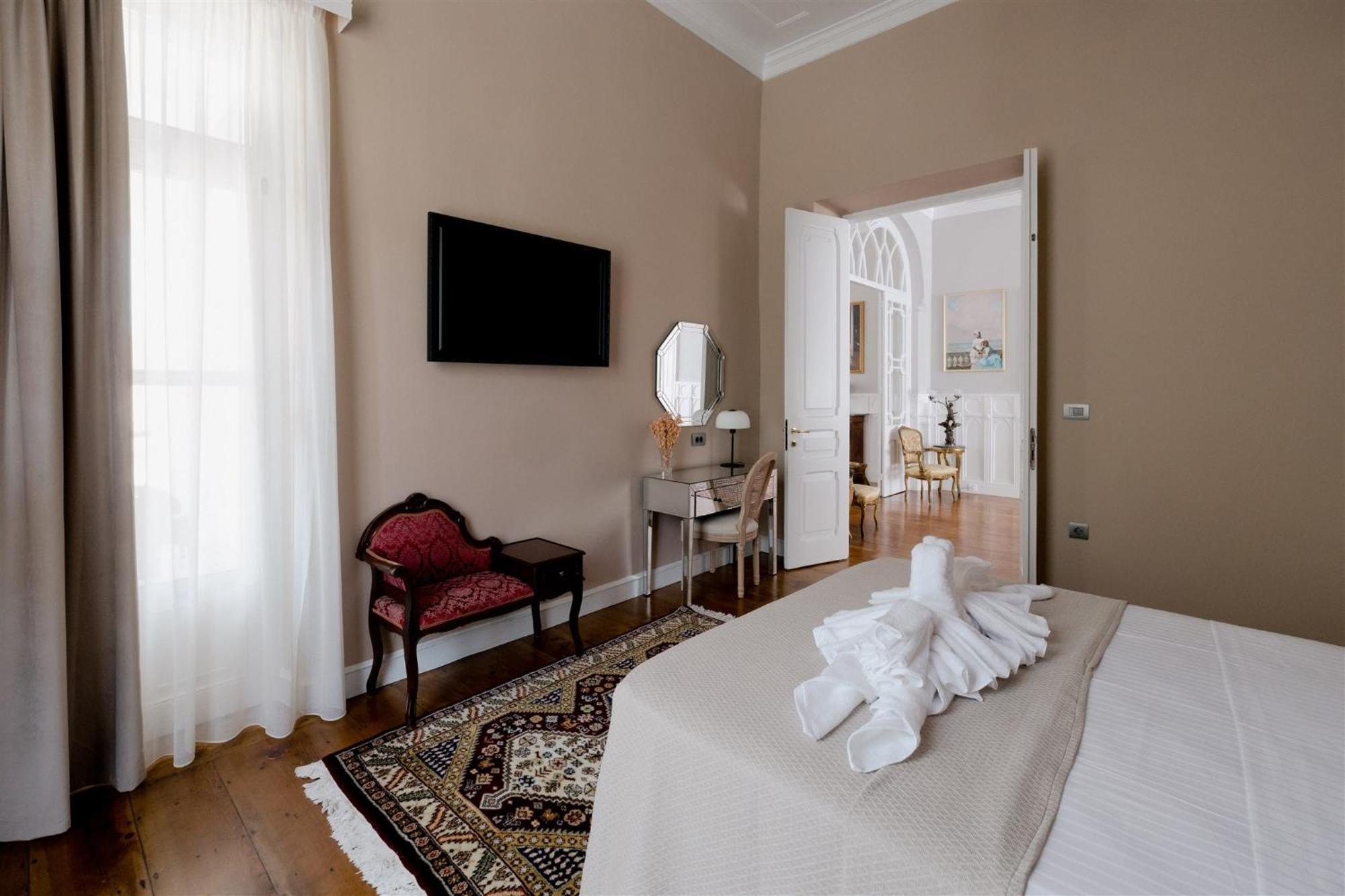 Bed & Breakfast Victoria Mansion A Luxurious Neoclassical Experience