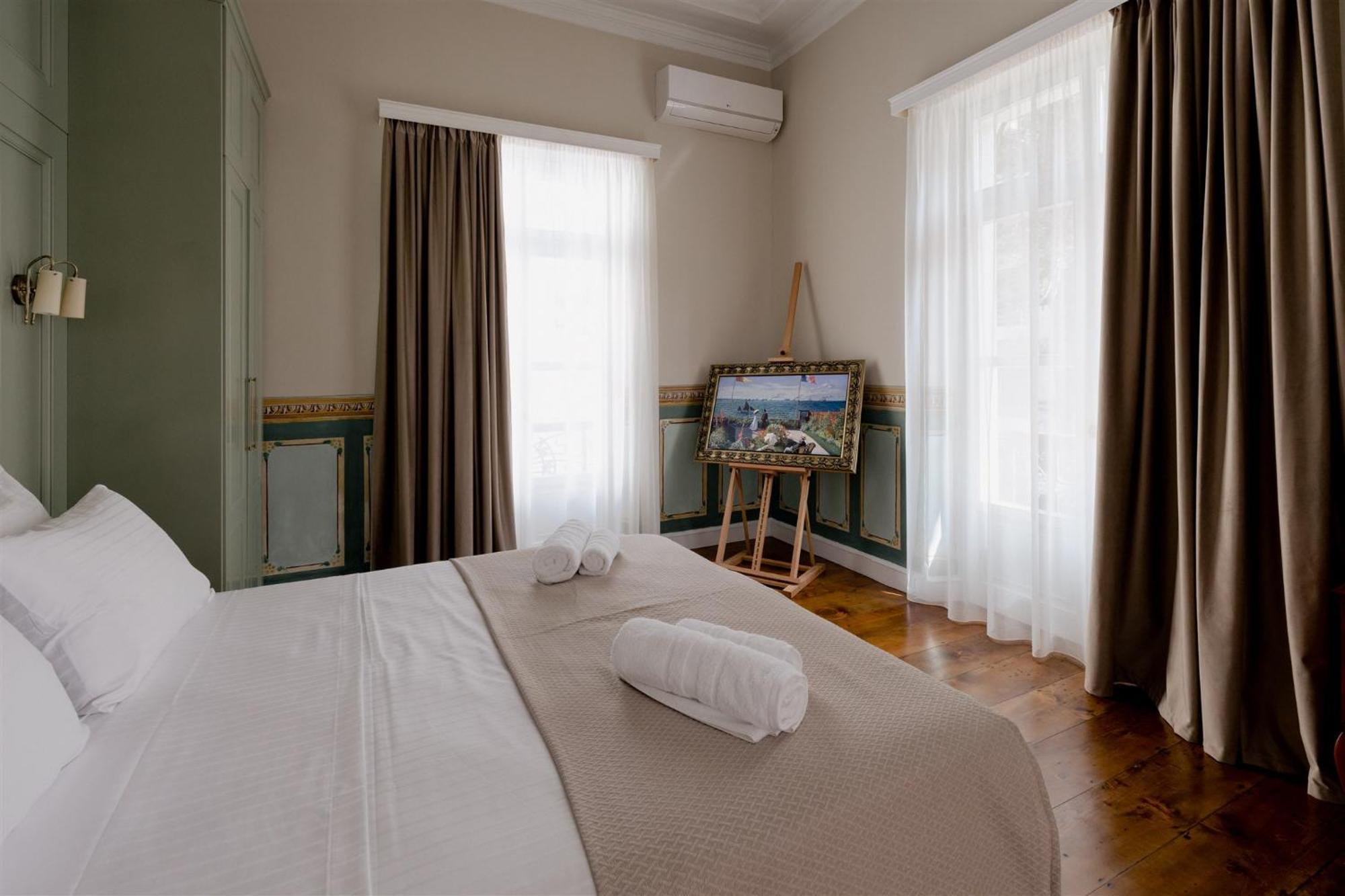 Victoria Mansion A Luxurious Neoclassical Experience *