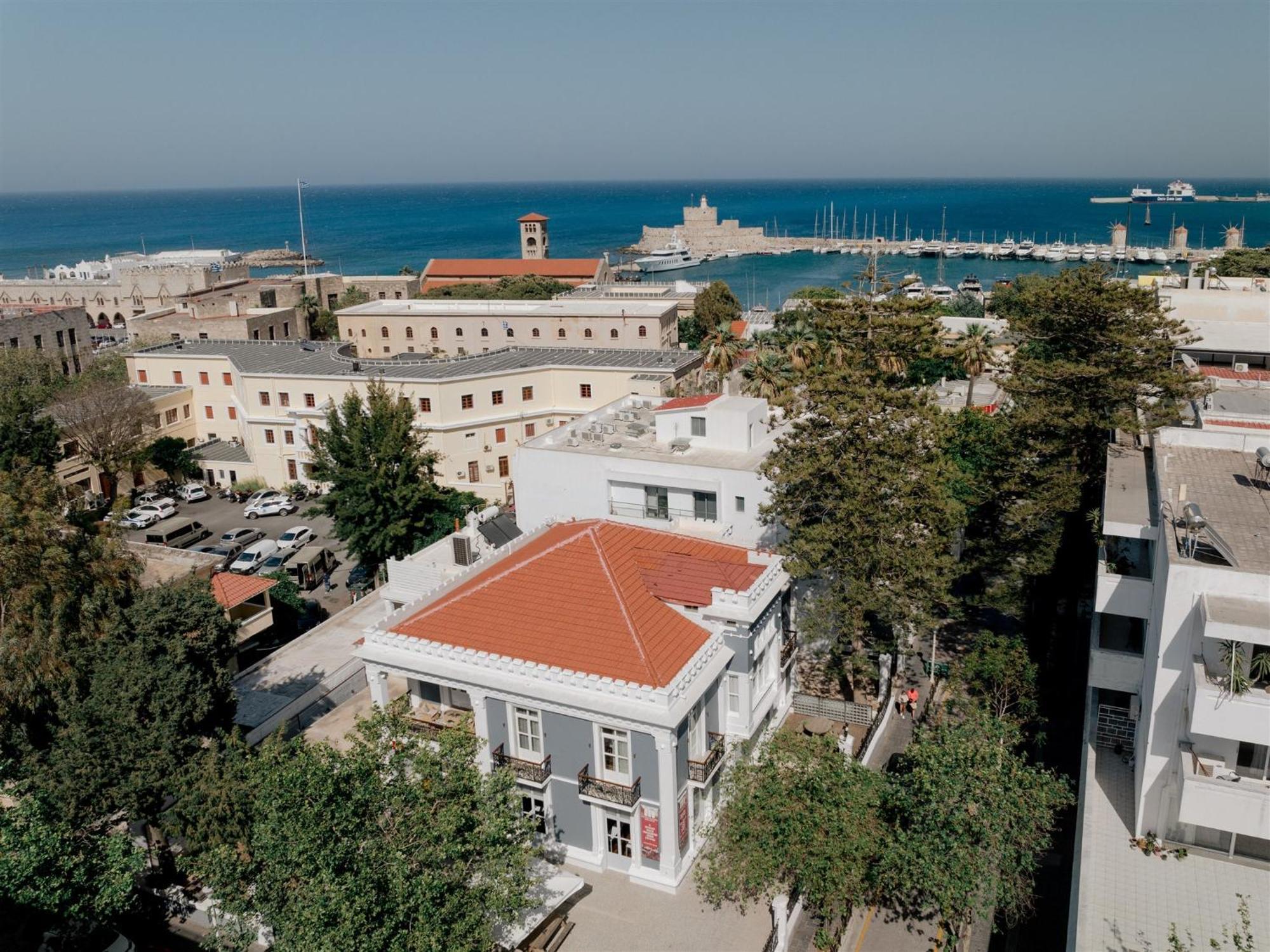 Bed & Breakfast Victoria Mansion A Luxurious Neoclassical Experience